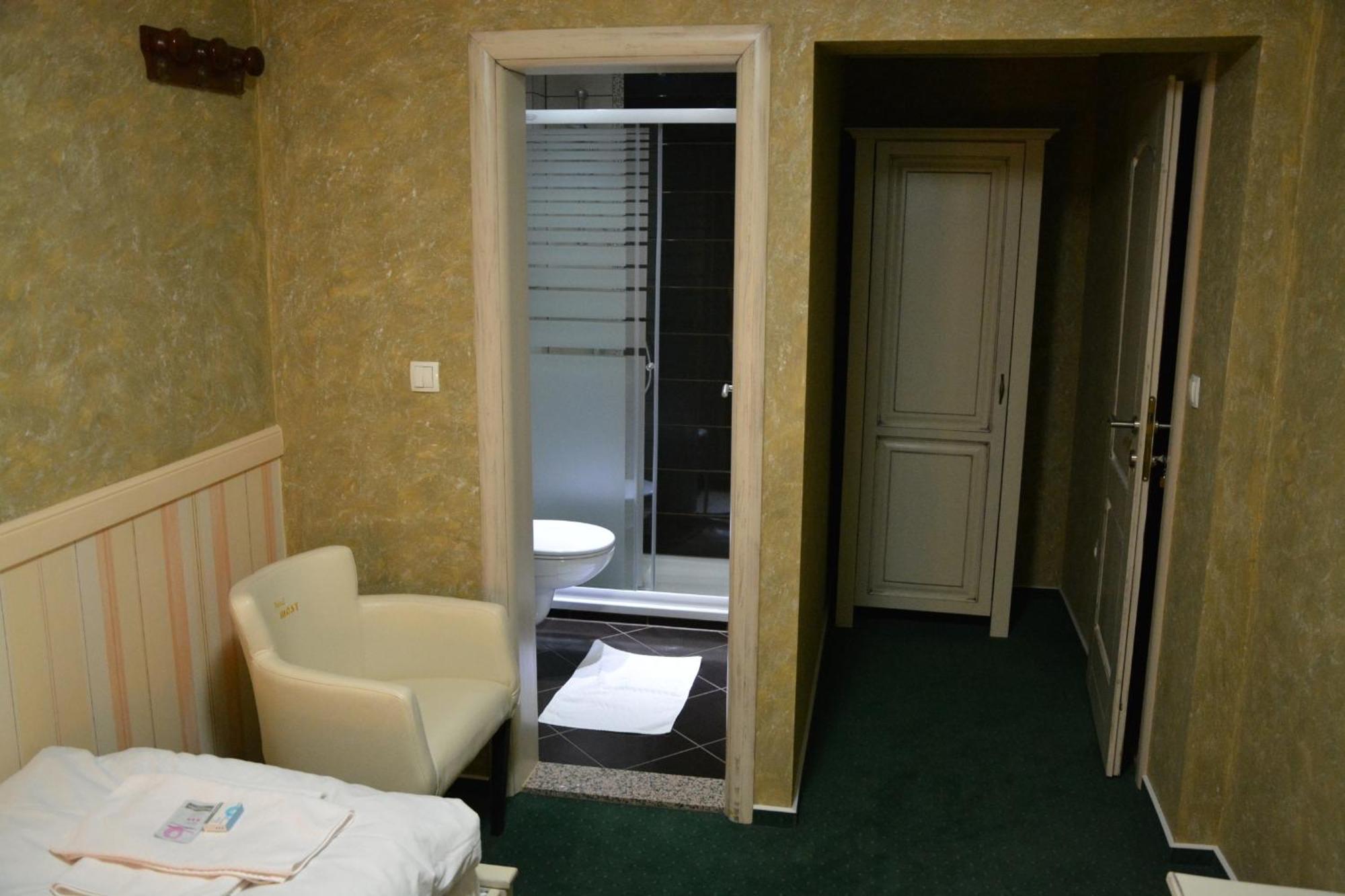 يوبوسكي Motel Most الغرفة الصورة