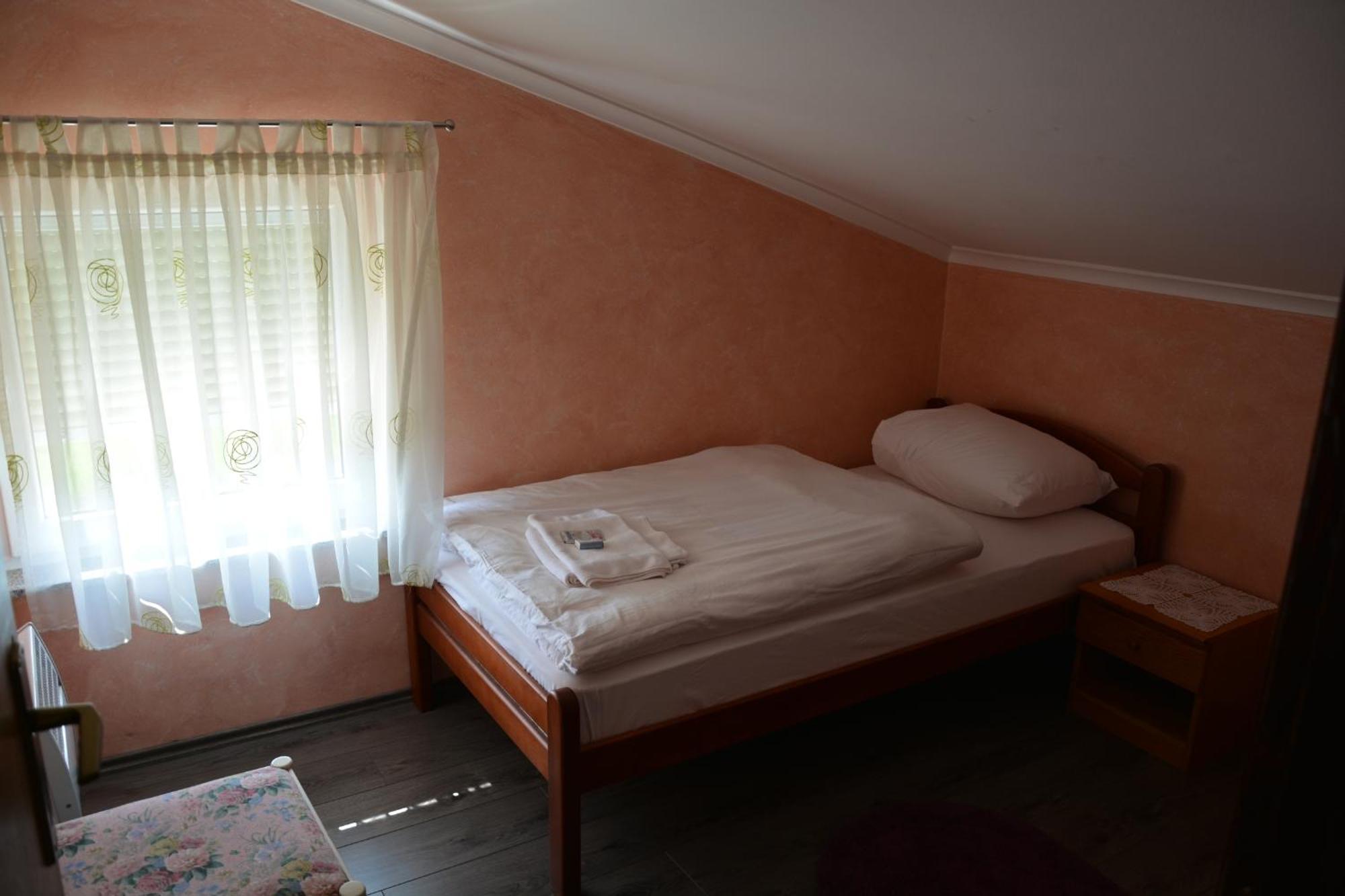 يوبوسكي Motel Most الغرفة الصورة