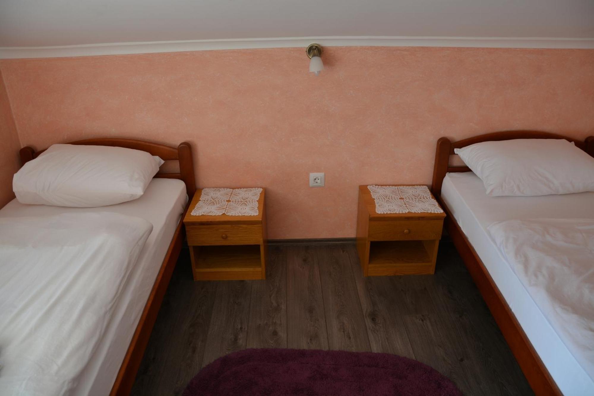 يوبوسكي Motel Most الغرفة الصورة