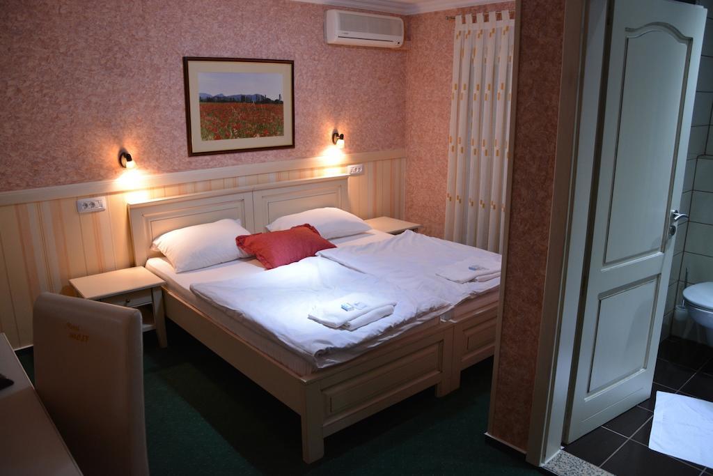 يوبوسكي Motel Most الغرفة الصورة