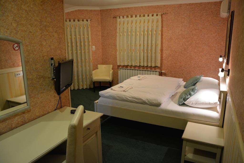 يوبوسكي Motel Most المظهر الخارجي الصورة