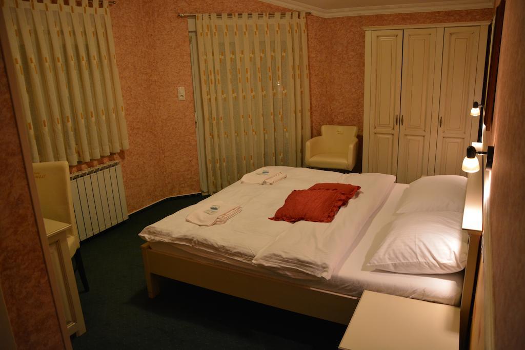 يوبوسكي Motel Most المظهر الخارجي الصورة