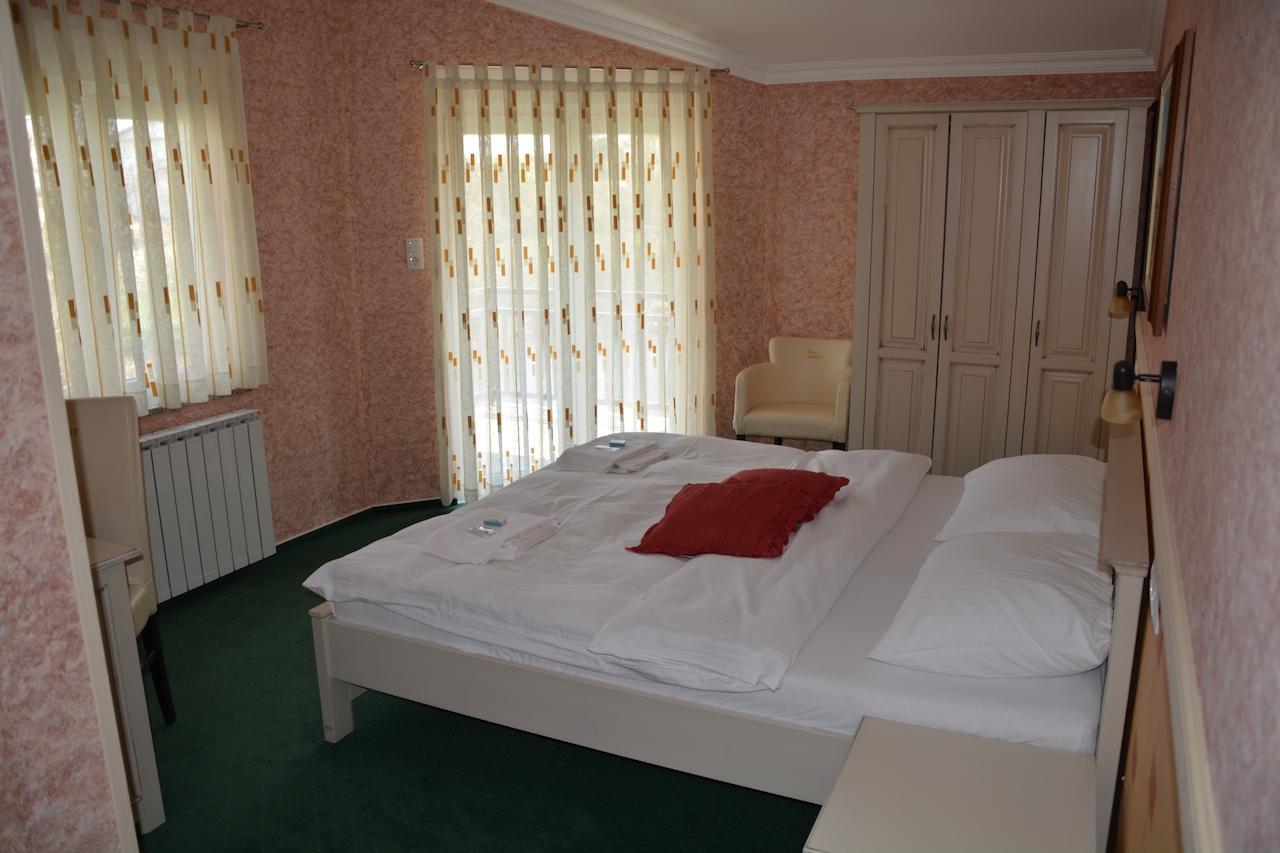 يوبوسكي Motel Most الغرفة الصورة